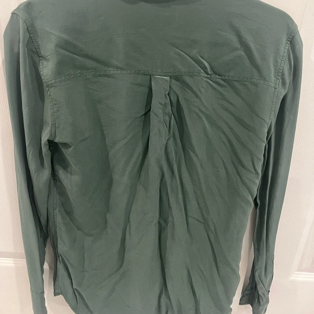 Equipment Femme 100% silk Sage Green Button-Up blouse - Picture 5 of 6